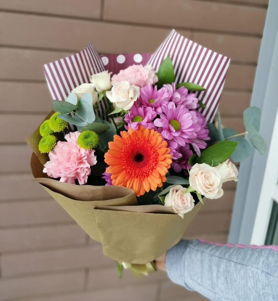 Букет цветов из: Розы, Хризантемы, Гвоздики и Герберы в Митькино