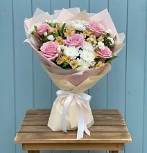 Букет цветов из:  Гвоздики, Орхидеи и Розы в Митькино