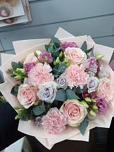 Букет цветов из:  Розы, Гвоздики и Лизиантусы в Митькино