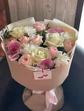 Букет цветов из:  Орхидеи, Розы и Гвоздики в Митькино