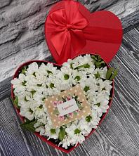 Цветочная композиция из Хризантемы в виде сердца в Митькино