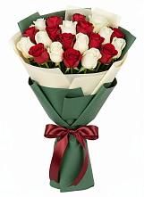 Букет Микс из красных и белых роз в Митькино