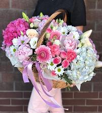 Цветочная композиция из Розы, Хризантемы, Пионы и Лизиантусы в корзине #REPLACE_PRED# Митькино