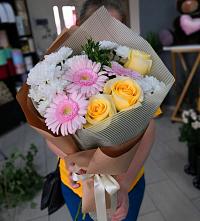 Букет цветов из:  Герберы, Розы и Хризантемы в Митькино