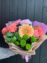 Букет цветов из:  Гвоздики, Розы, Герберы и Хризантемы в Митькино