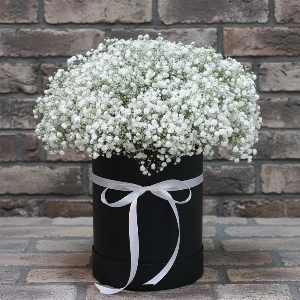 Цветочная композиция из Гипсофила в шляпной коробке в Митькино