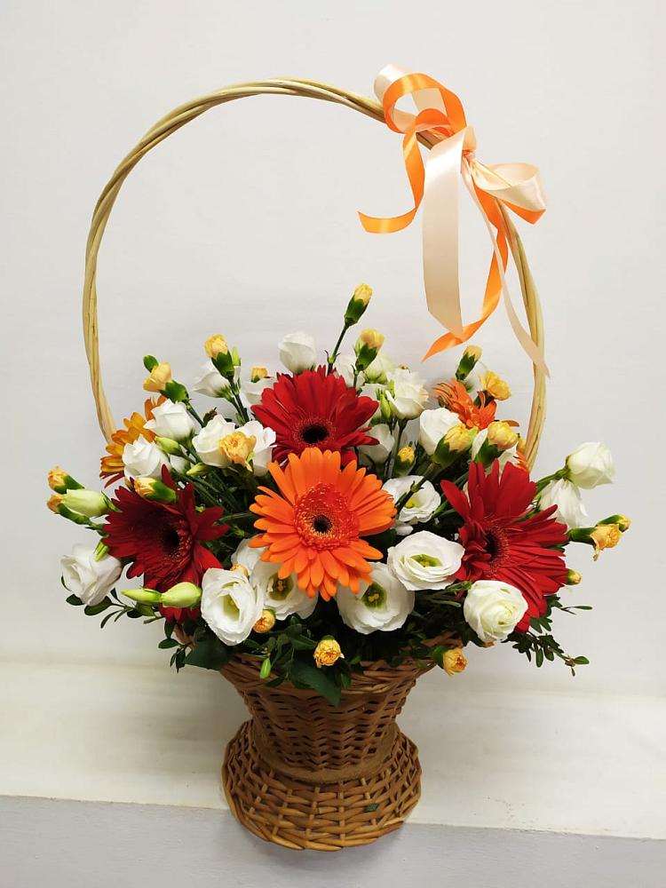 Цветочная композиция из Герберы и Хризантемы в корзине в Митькино