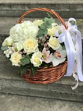 Цветочная композиция из Орхидеи и Розы в корзине в Митькино