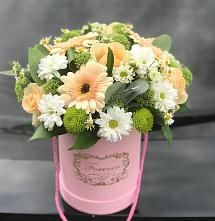 Цветочная композиция из Розы, Герберы и Хризантемы в шляпной коробке в Митькино