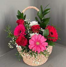 Цветочная композиция из Розы, Хризантемы и Герберы в корзине в Митькино