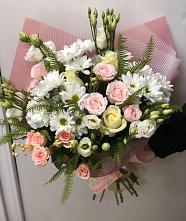 Букет цветов из:  Хризантемы, Розы и Лизиантусы в Митькино