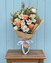 Букет цветов из:  Альстромерии, Лизиантусы, Розы и Хризантемы в Митькино