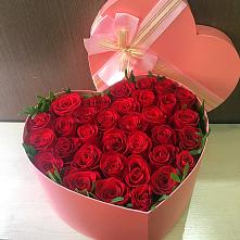 Цветочная композиция из Розы в коробке в виде сердца в Митькино