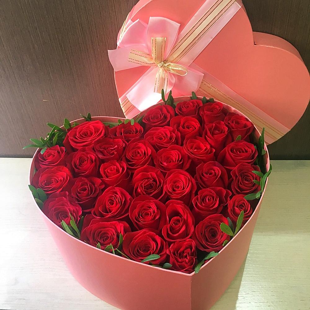 Цветочная композиция из Розы в коробке в виде сердца в Митькино