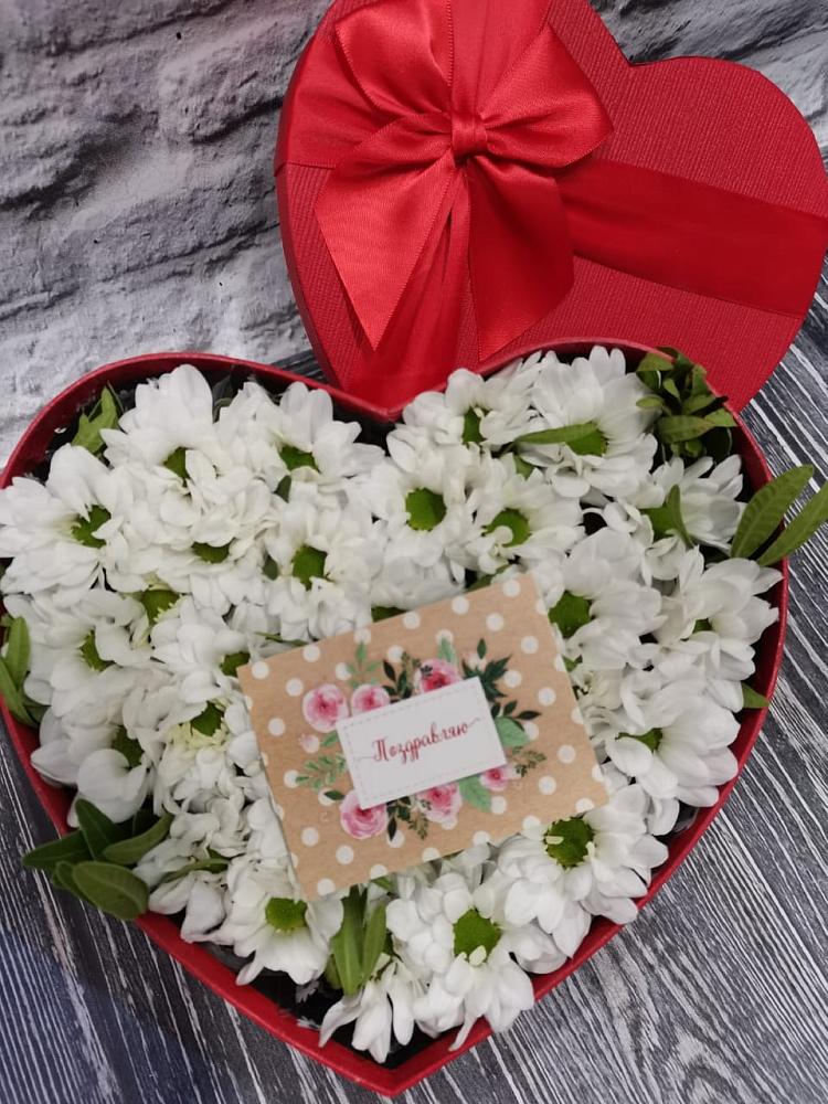 Цветочная композиция из Хризантемы в виде сердца в Митькино