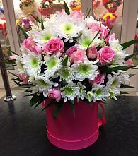 Цветочная композиция из Розы и Хризантемы в шляпной коробке в Митькино