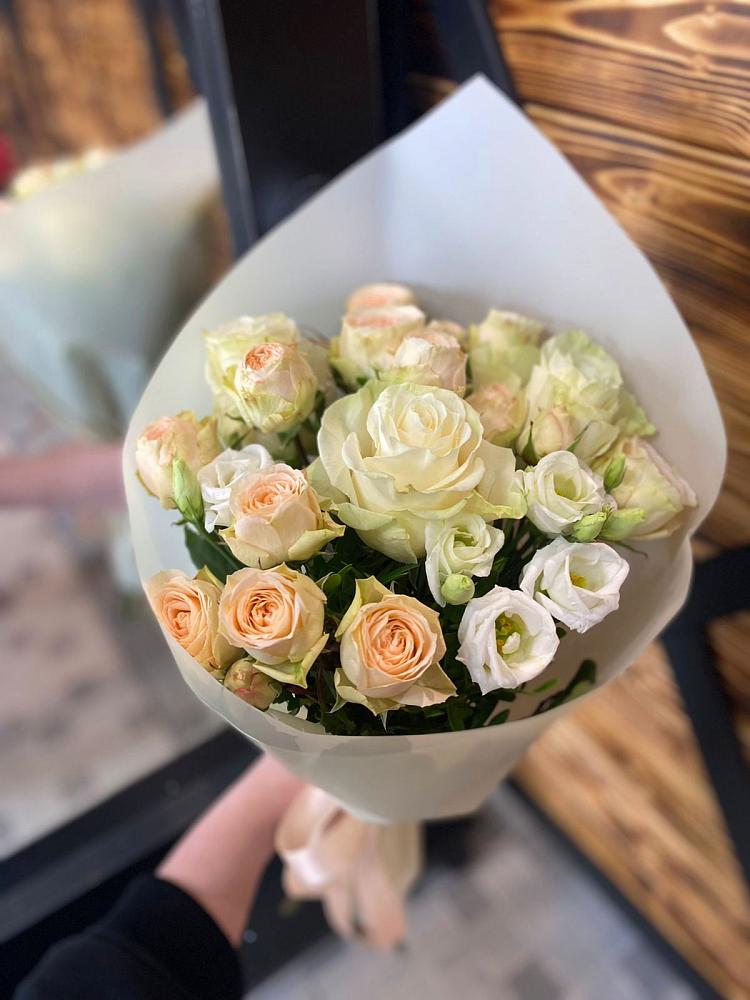 Букет цветов из: Розы и Лизиантусы в Митькино