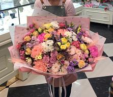 Букет цветов из:  Розы, Хризантемы и Лизиантусы в Митькино